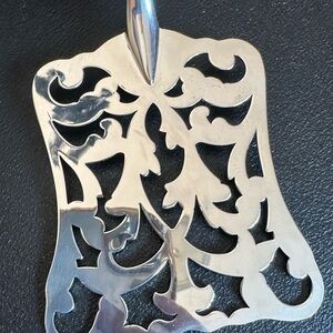 Elegant Silver coated Metal Trivet